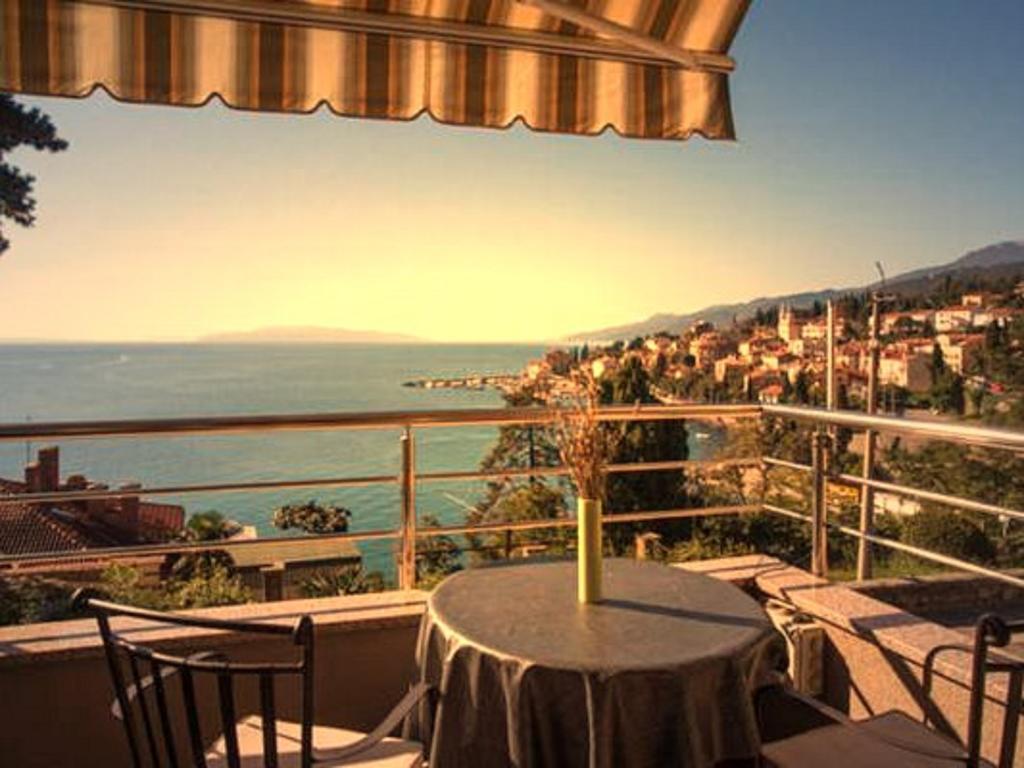 Apartments Villa Dinka Opatija Exterior photo